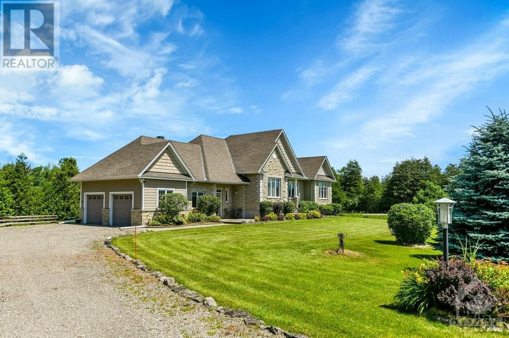 For sale 102 CHARLES HOLDEN AVENUE, Merrickville, Ontario K0G1N0