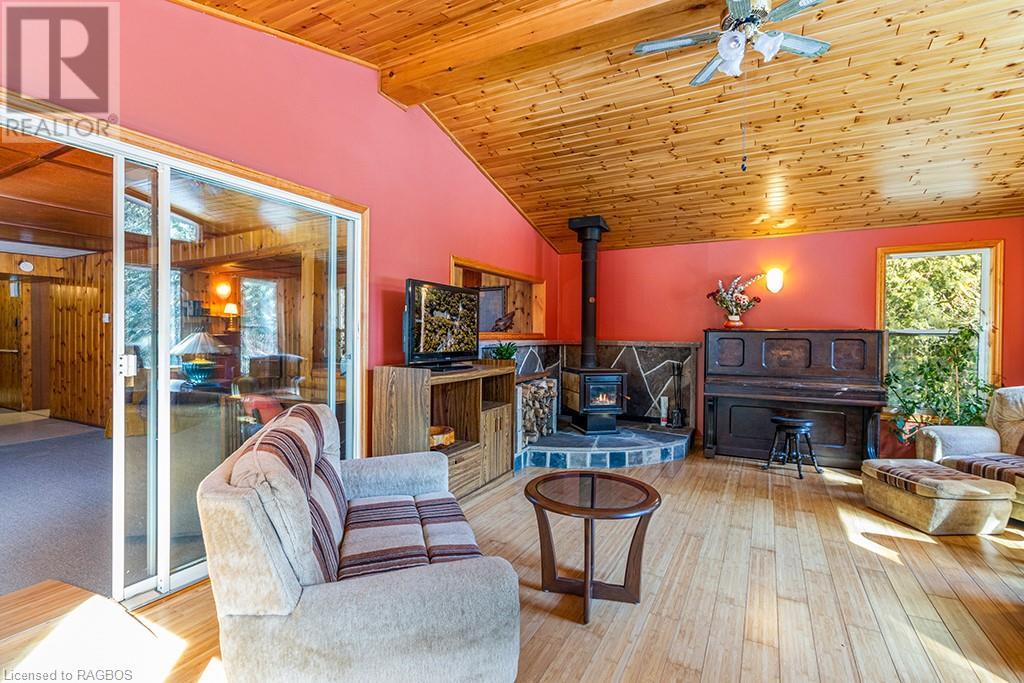 For sale 17 LITTLE COVE Road, Tobermory, Ontario N0H2R0 40540441