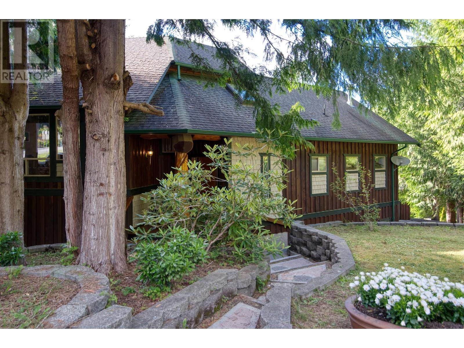 For sale 5818 SKOOKUMCHUK ROAD, Sechelt, British Columbia V7Z0P3 R2894271 REALTOR.ca