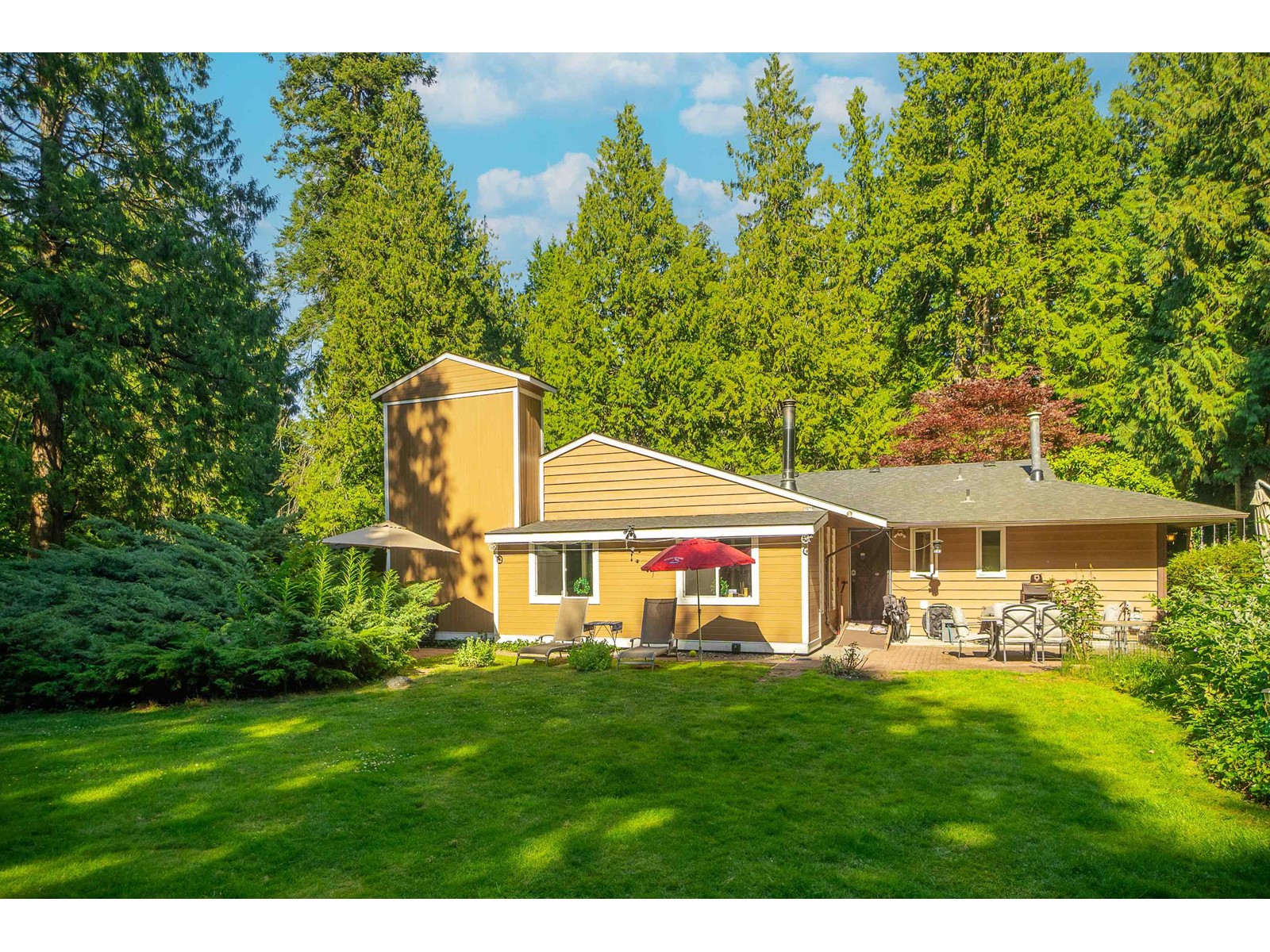For sale 13425 WOODCREST DRIVE, Surrey, British Columbia V4P1W3