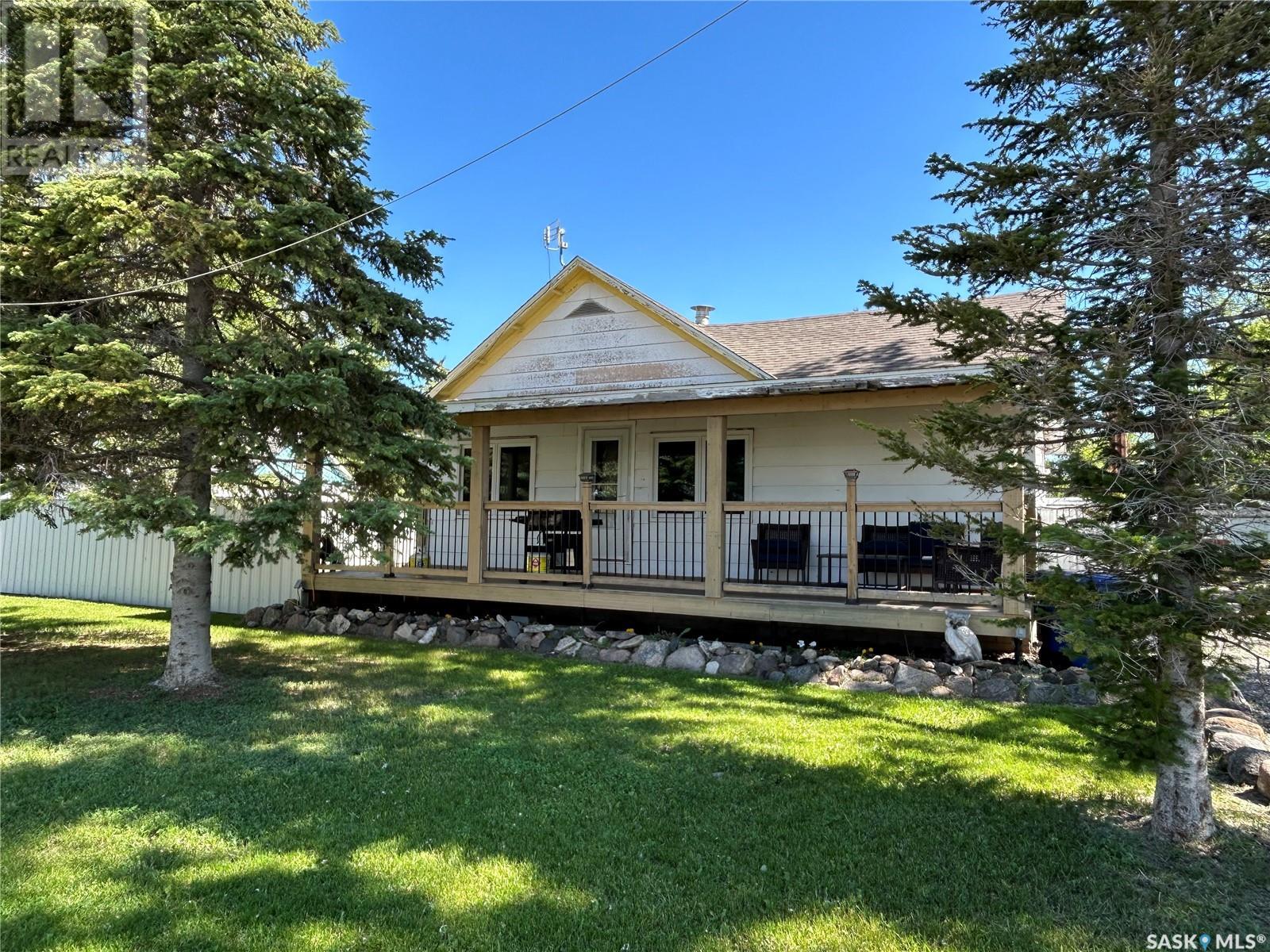 For sale 3 Coteau AVENUE, Halbrite, Saskatchewan S0C1H0 SK975901