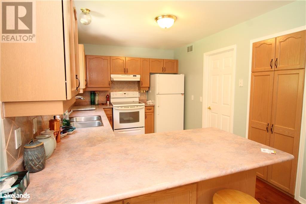 For sale 50 PINERIDGE Gate, Gravenhurst, Ontario P1P1Y4 40609234