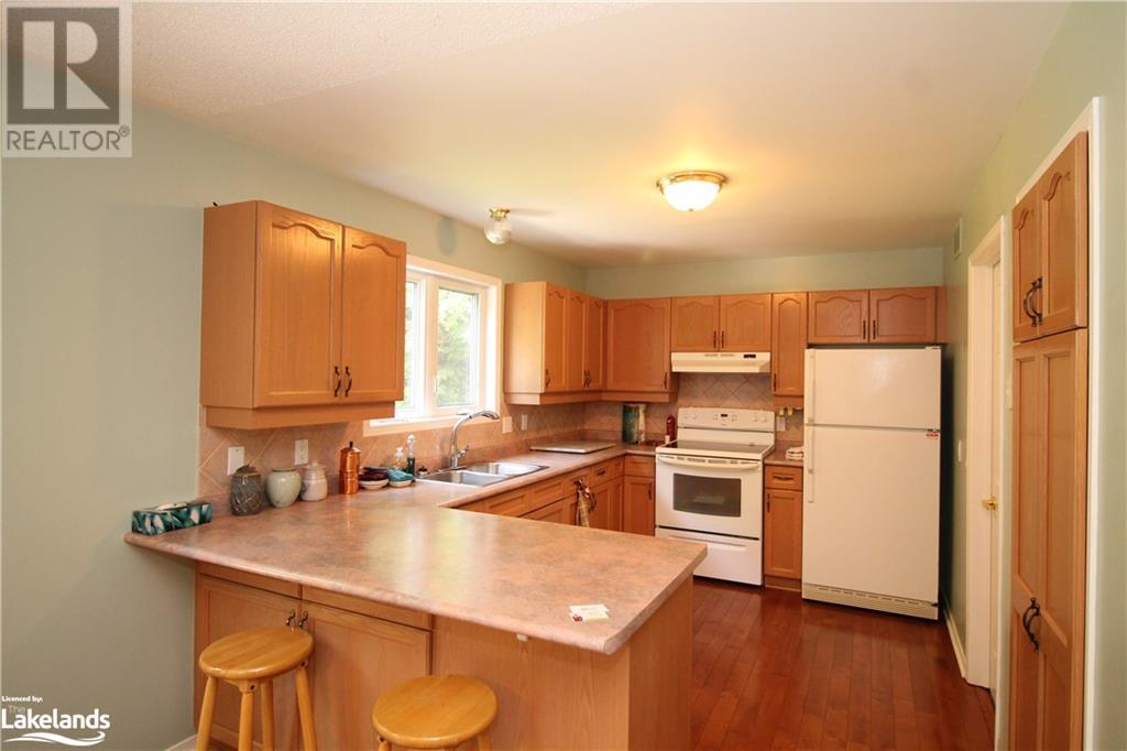 For sale 50 PINERIDGE Gate, Gravenhurst, Ontario P1P1Y4 40609234