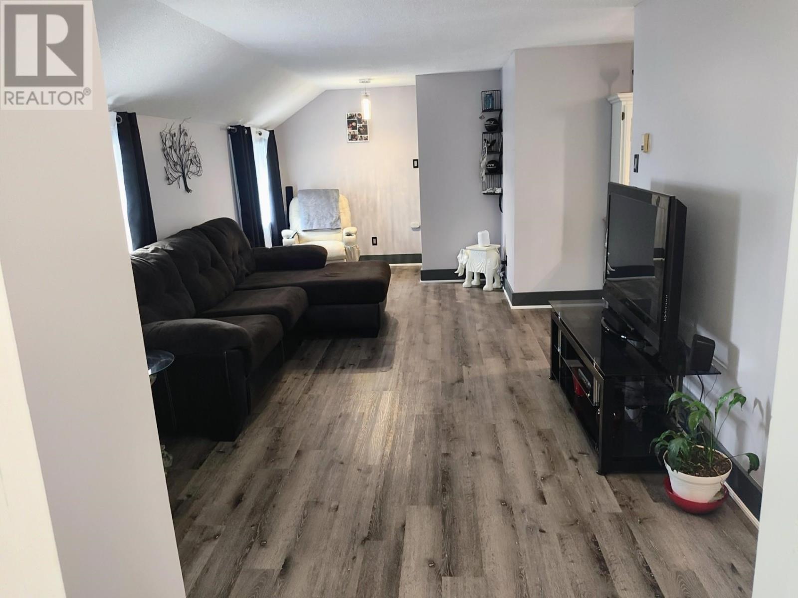 For sale 106 Shuniah St, Thunder Bay, Ontario P7A2Z1 TB241398