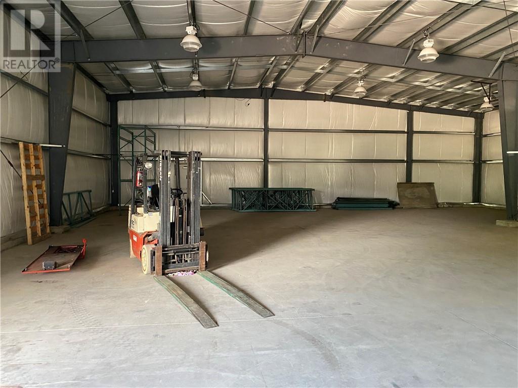 For lease 98 INDUSTRIAL AVENUE, Petawawa, Ontario K8H2W8 1401443