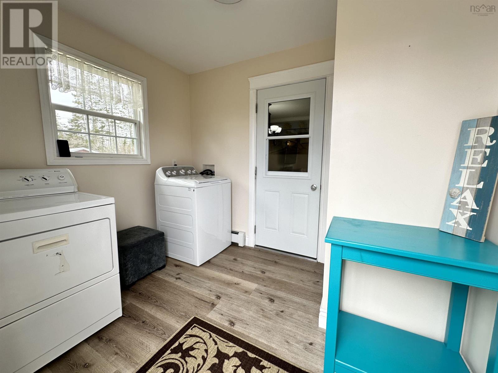 For sale 40 Ferry Road, Moser River, Nova Scotia B0J2K0 202409403 REALTOR.ca