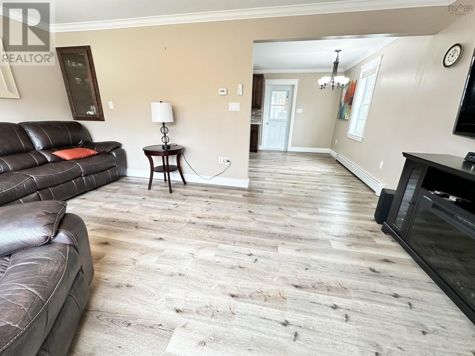 For sale 40 Ferry Road, Moser River, Nova Scotia B0J2K0 202409403