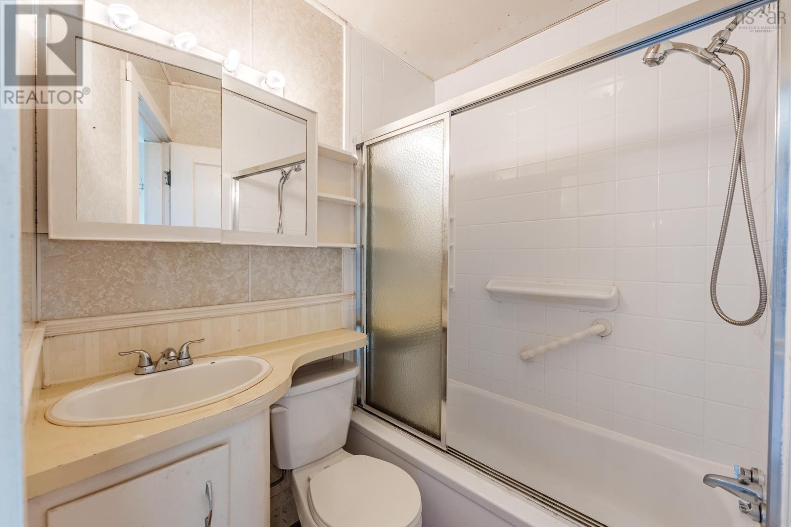 For sale 8838 Highway 1, Meteghan River, Nova Scotia B0W2L0 202402022 REALTOR.ca