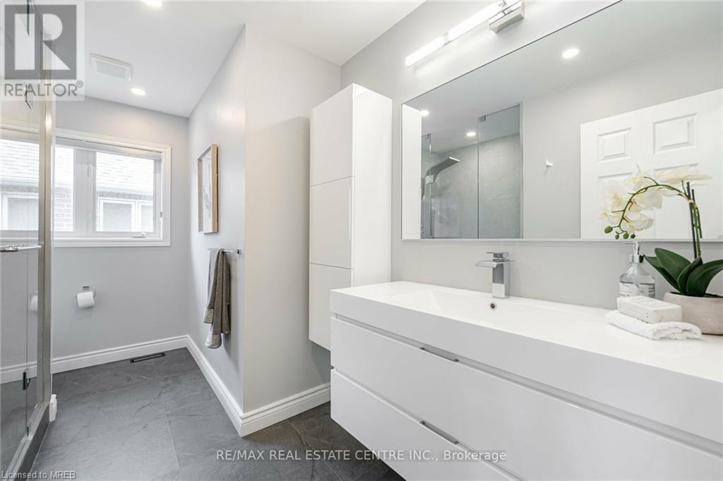 For sale 435 GROVEHILL Road, Oakville, Ontario L6H6P3 40609082 REALTOR.ca