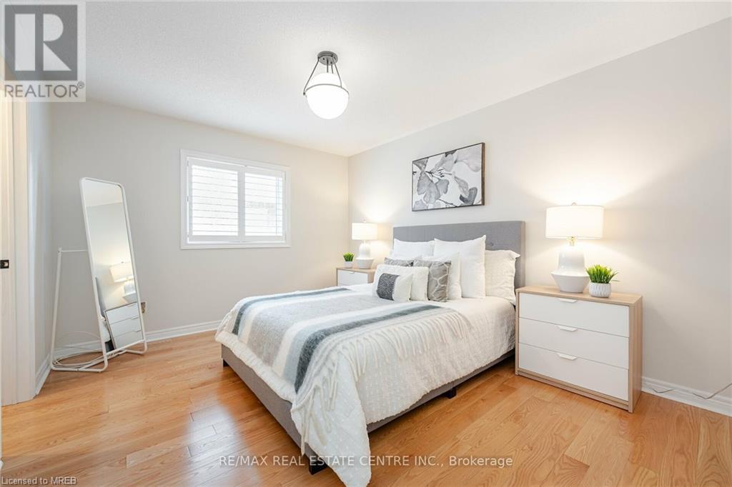 For sale 435 GROVEHILL Road, Oakville, Ontario L6H6P3 40609082 REALTOR.ca