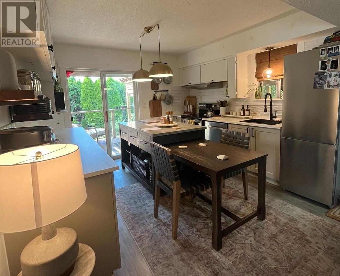 For sale 45925 LEWIS AVENUE, Chilliwack, British Columbia V2P3C3