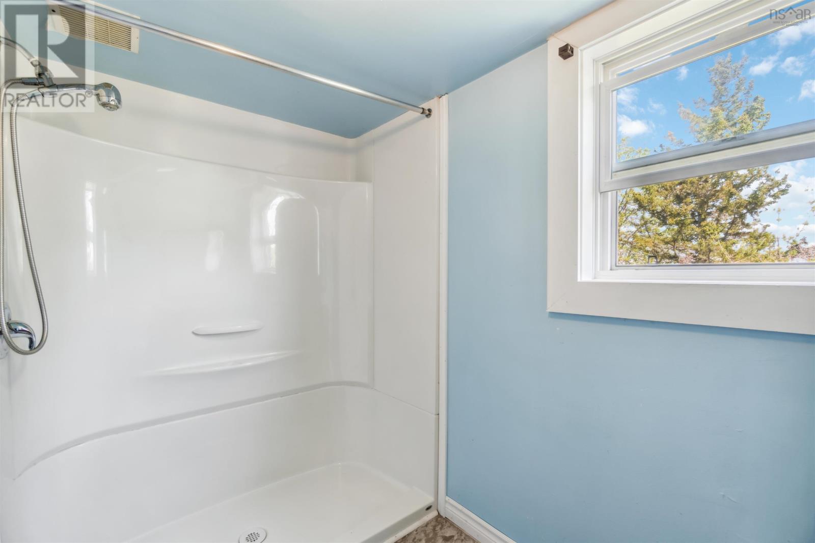 For sale 6385 Highway 215, Cheverie, Nova Scotia B0N2A0 202410935