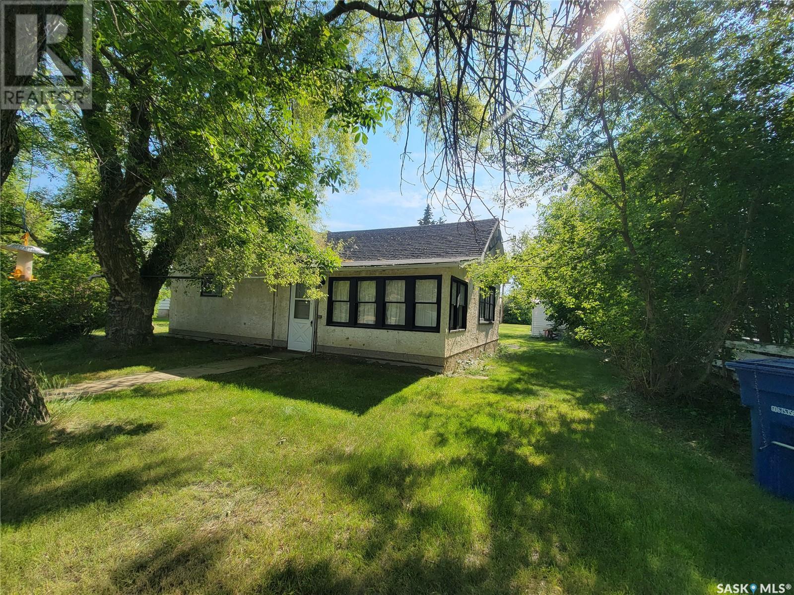 For sale 202 Irvine STREET, Cut Knife, Saskatchewan S0M0N0 SK976349 REALTOR.ca
