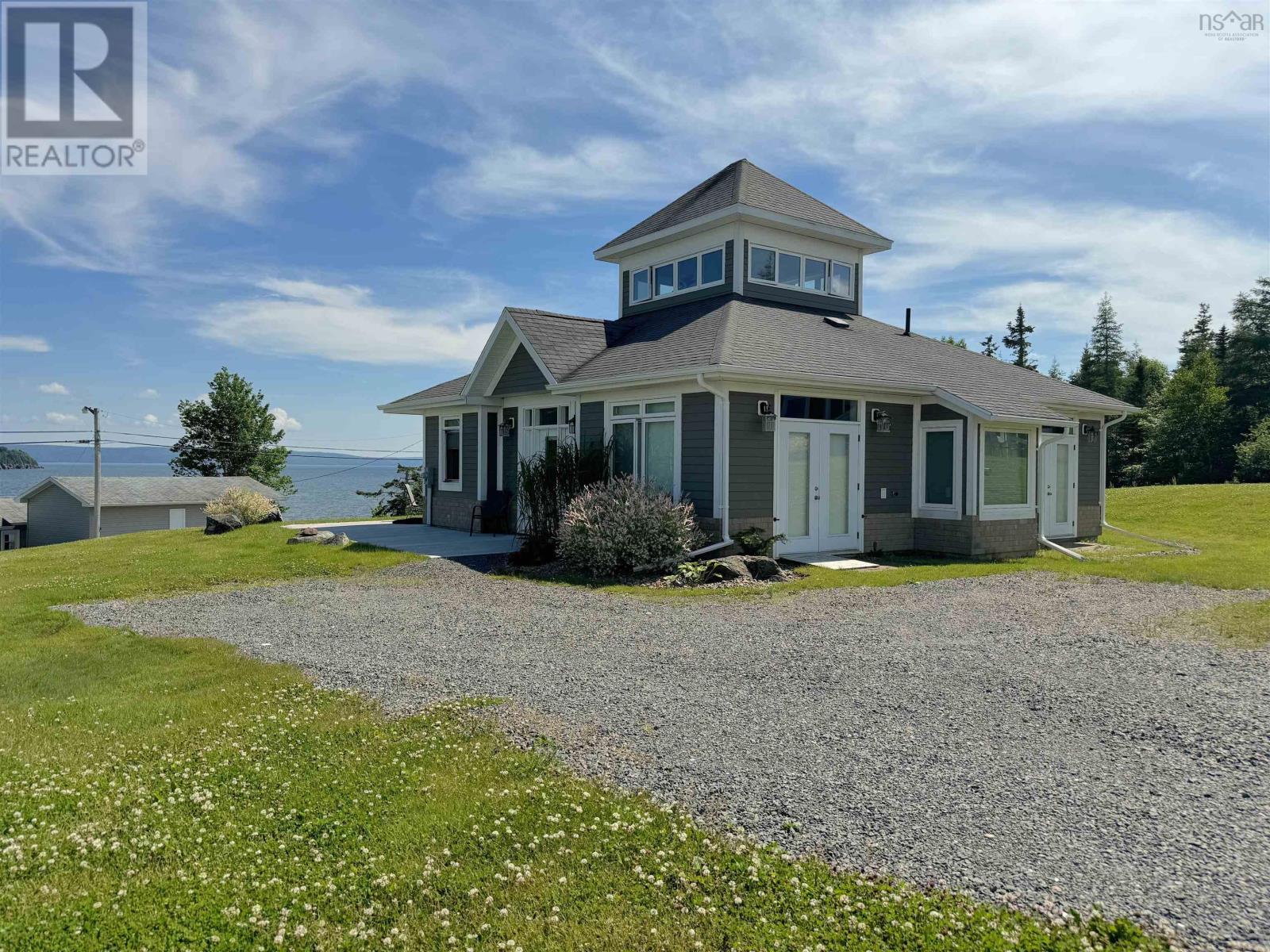 For sale 7 Bell Bay Way, Baddeck, Nova Scotia B0C1H0 202416430
