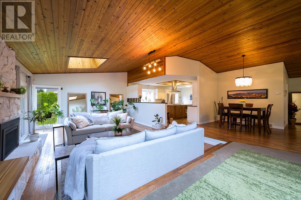 For sale 3692 NAVATANEE DRIVE, Kamloops, British Columbia V2H1S1