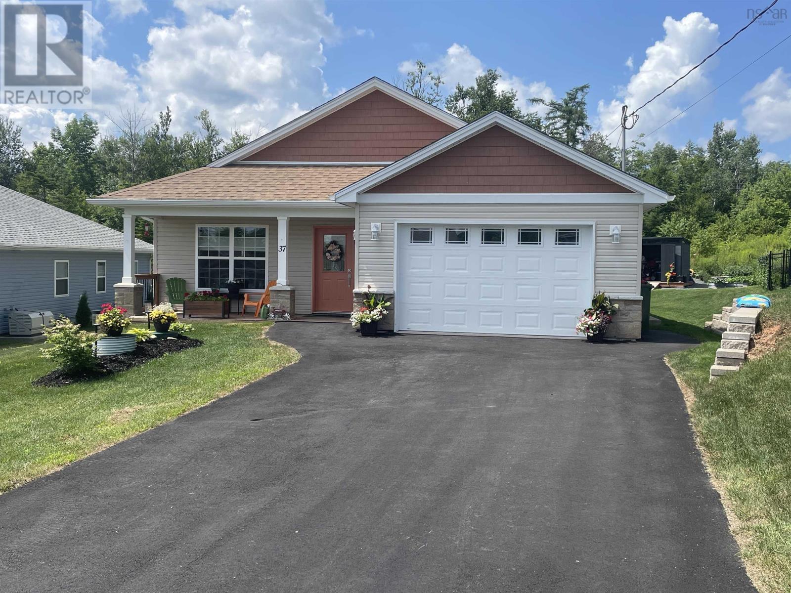 For sale 37 Buttercup Grove, Upper Sackville, Nova Scotia B4E3C6
