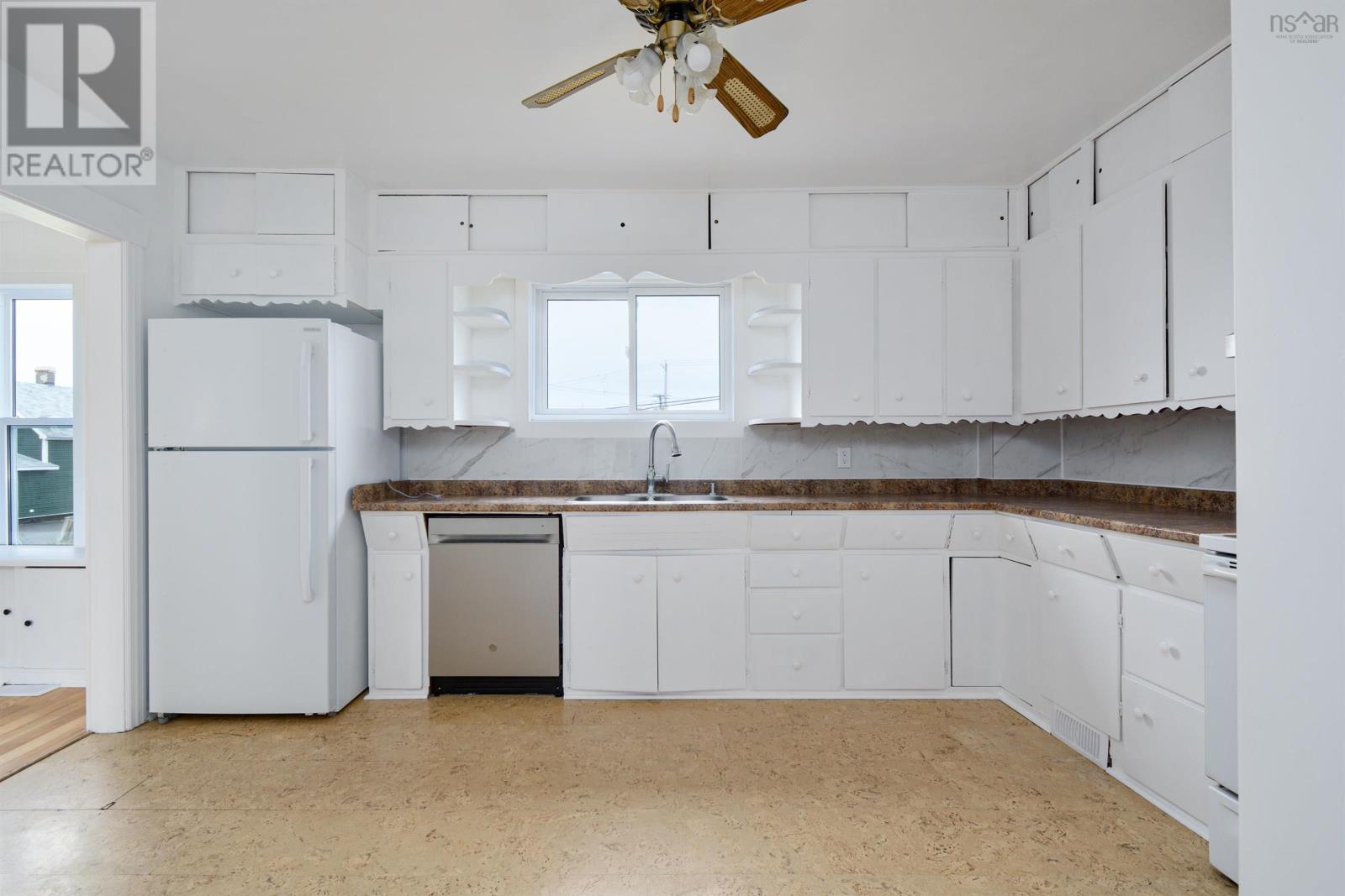 For sale 209 Lorne Street, Sydney, Nova Scotia B1P4H7 202413040