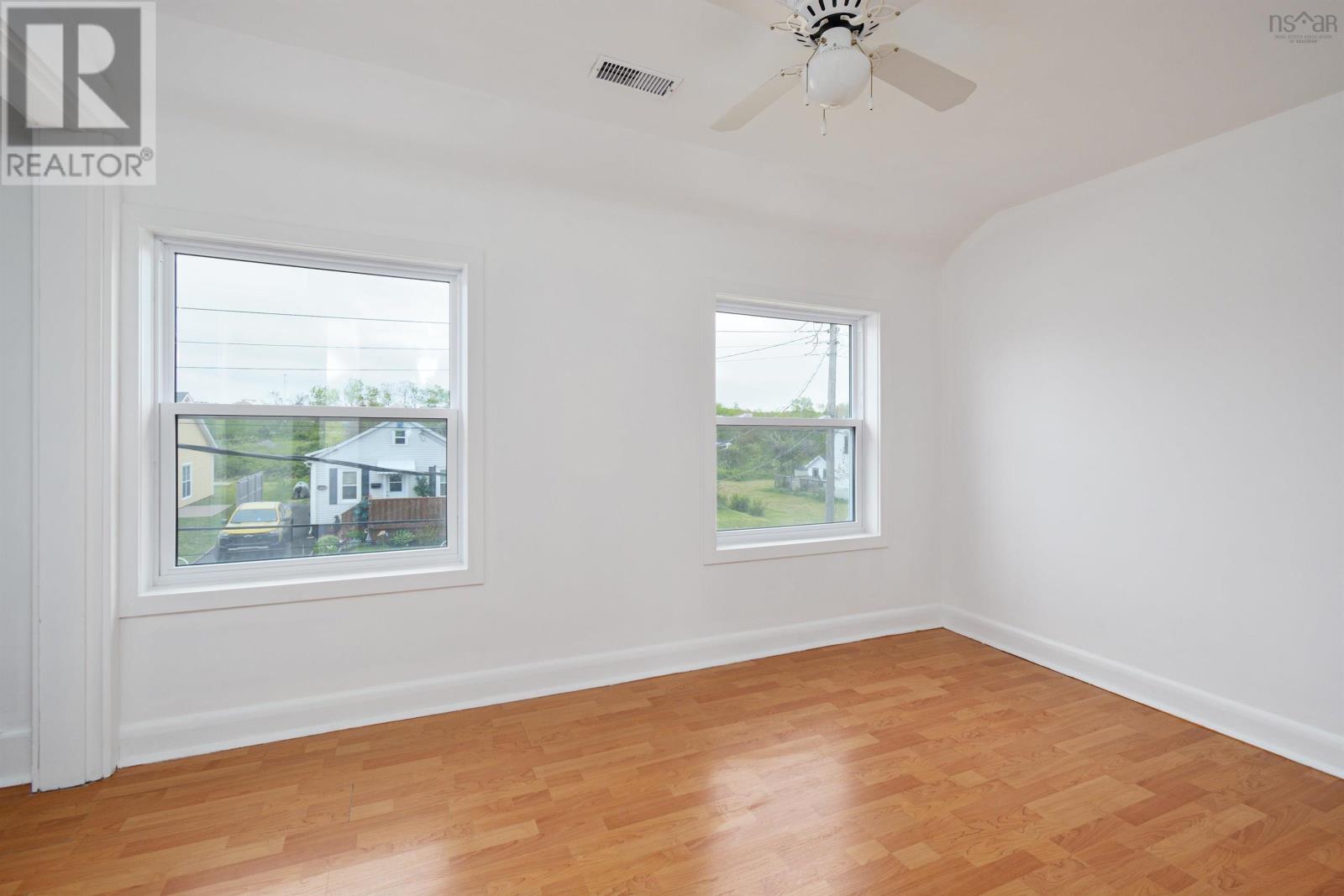 For sale 209 Lorne Street, Sydney, Nova Scotia B1P4H7 202413040