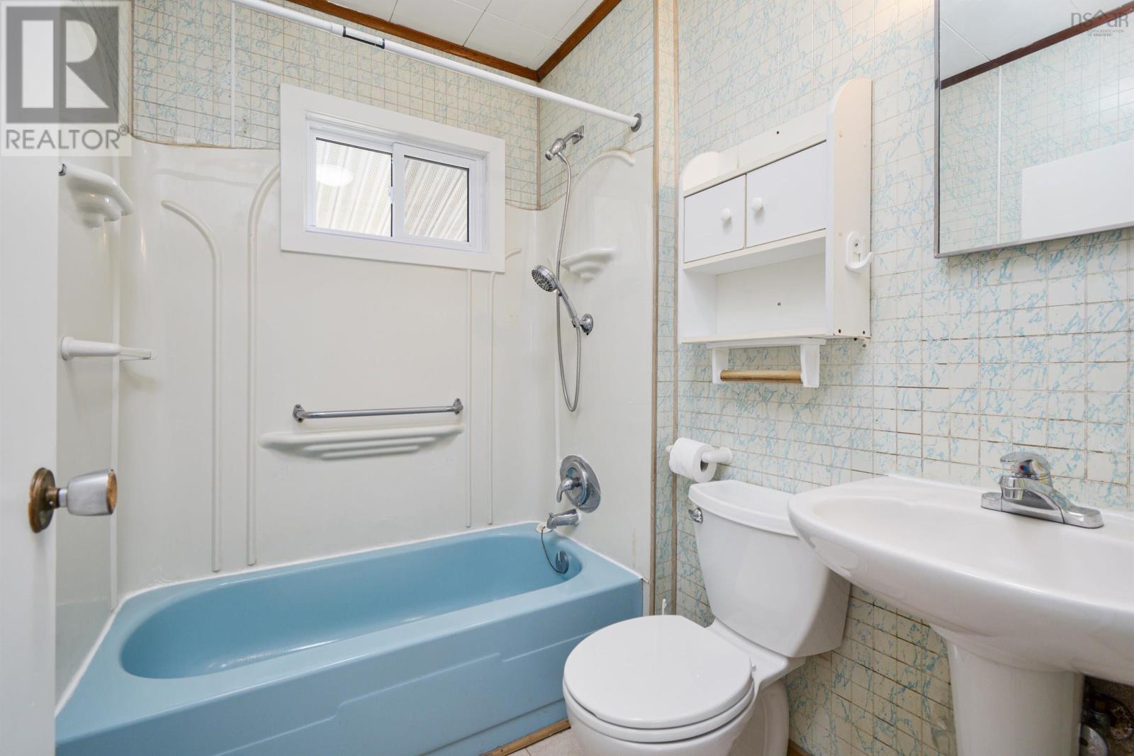 For sale 209 Lorne Street, Sydney, Nova Scotia B1P4H7 202413040