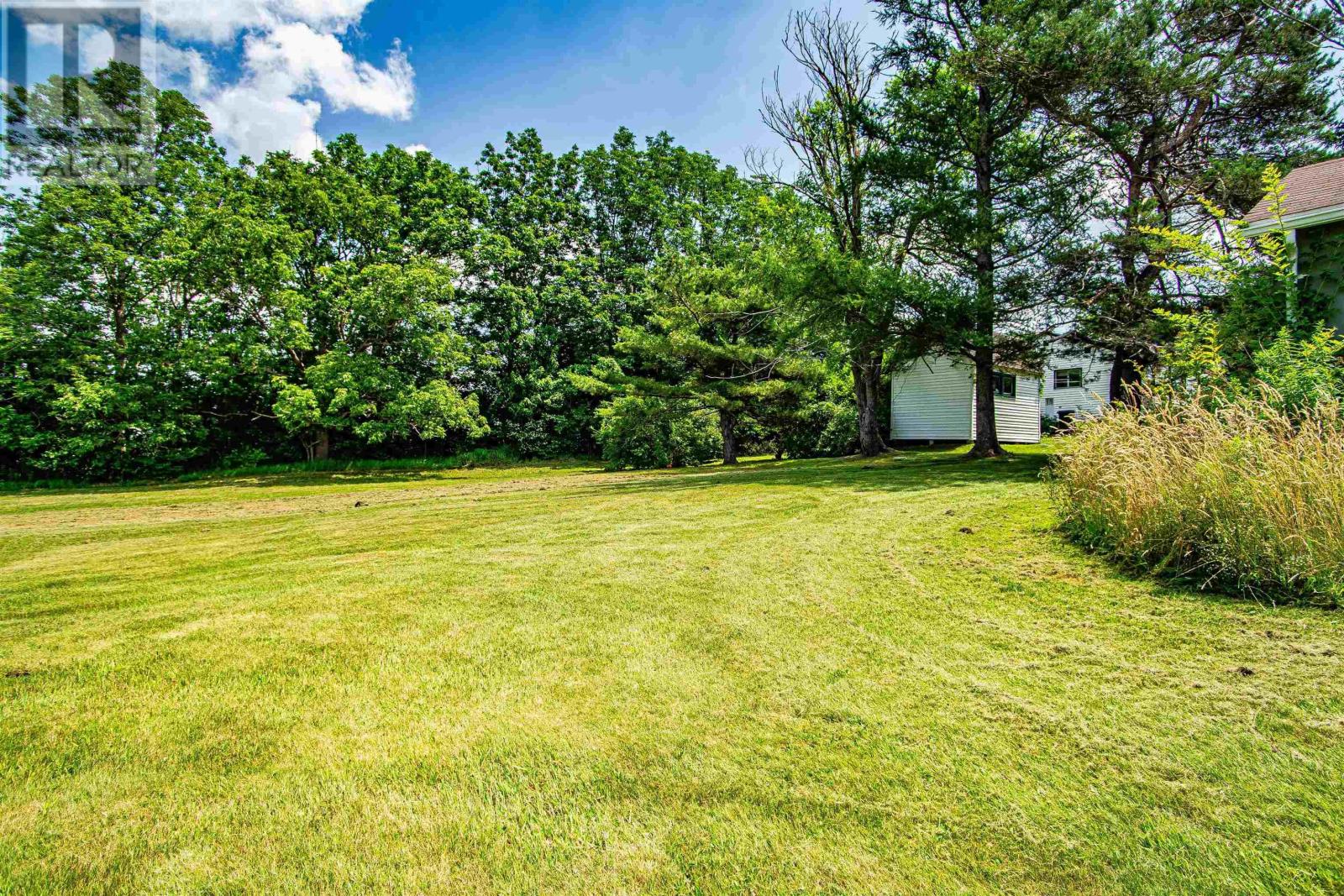 For sale 917 Highway 1, Deep Brook, Nova Scotia B0S1J0 202401078