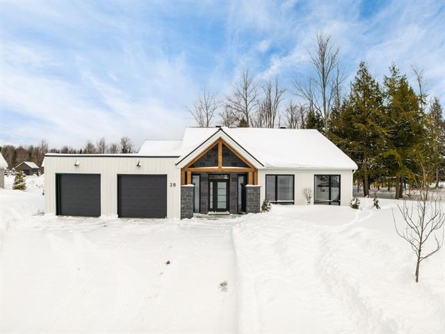 For sale: 28 Rue St. Andrew, Lac-Brome, Quebec J0E1S0 - 13236103 ...