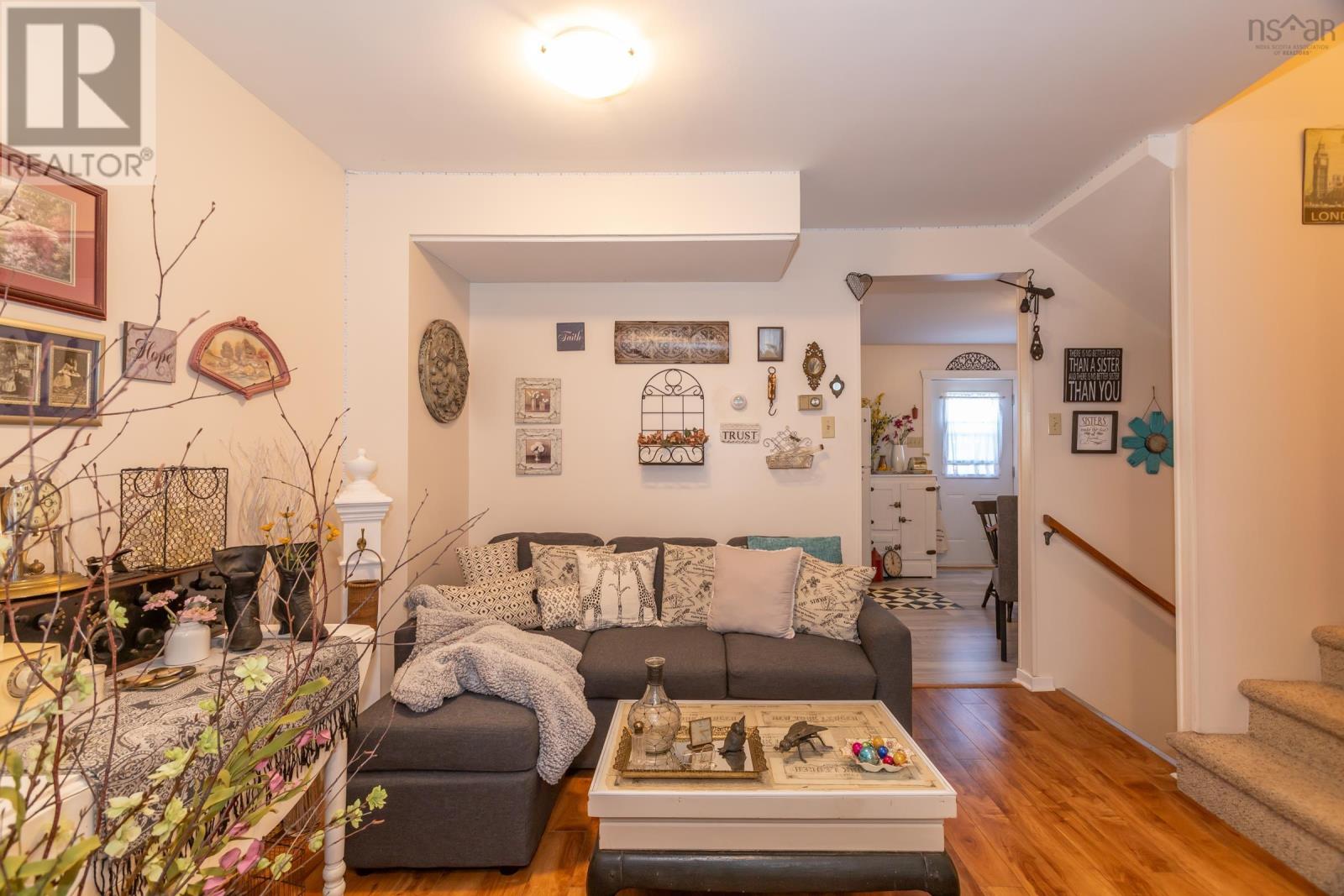 For sale 545 South Broadway Avenue, Cornwallis Park, Nova Scotia