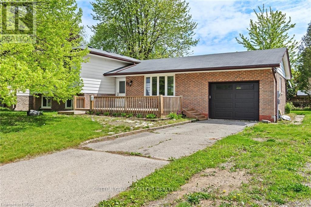 For sale: 353 DOMINION STREET, Strathroy-Caradoc, Ontario N7G3G9 ...