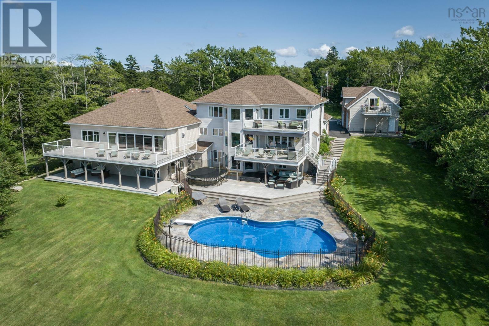 For sale 47 Long Lake Drive, Kingswood, Nova Scotia B4B1K6 202405475