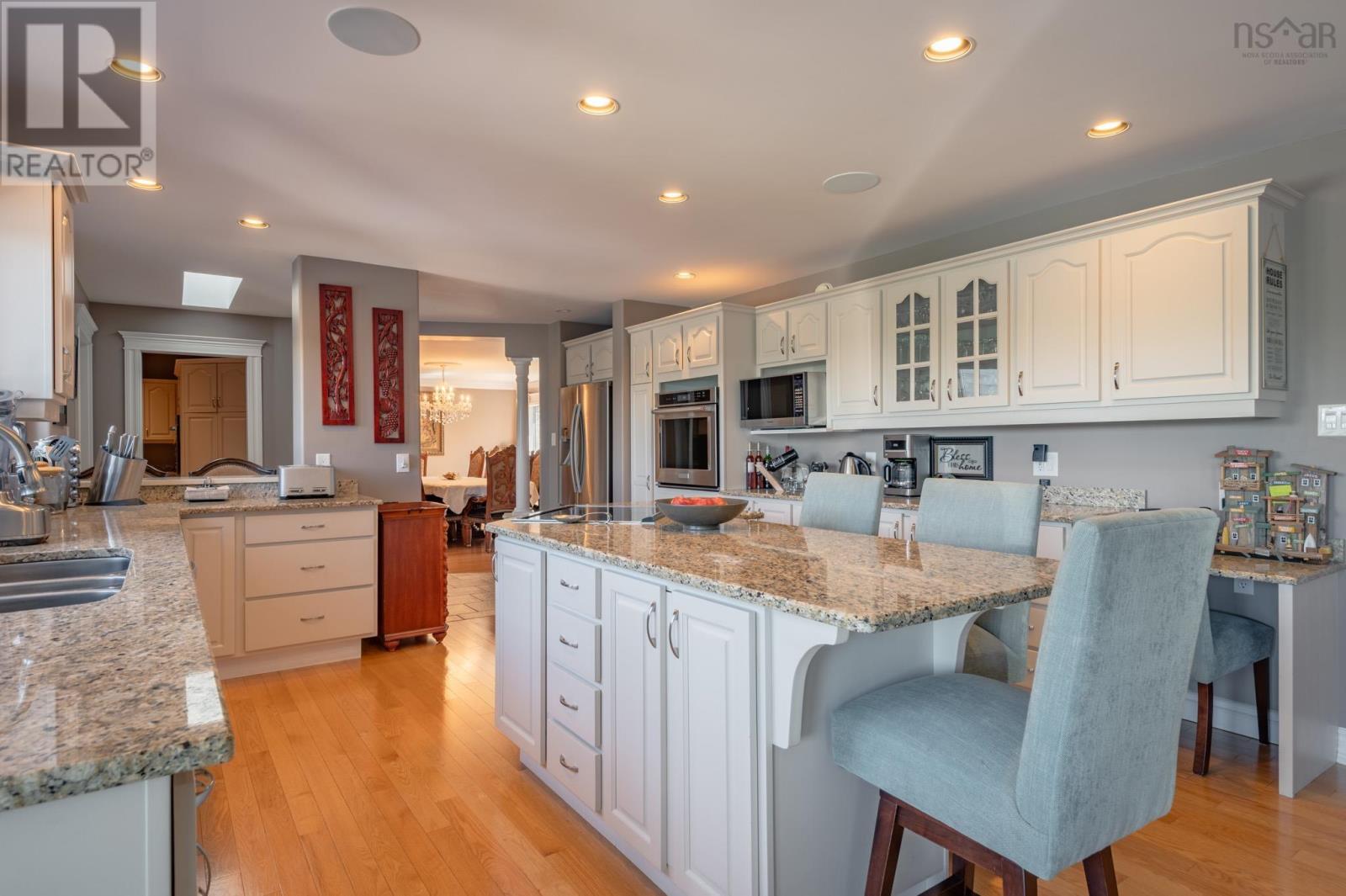 For sale 47 Long Lake Drive, Kingswood, Nova Scotia B4B1K6 202405475