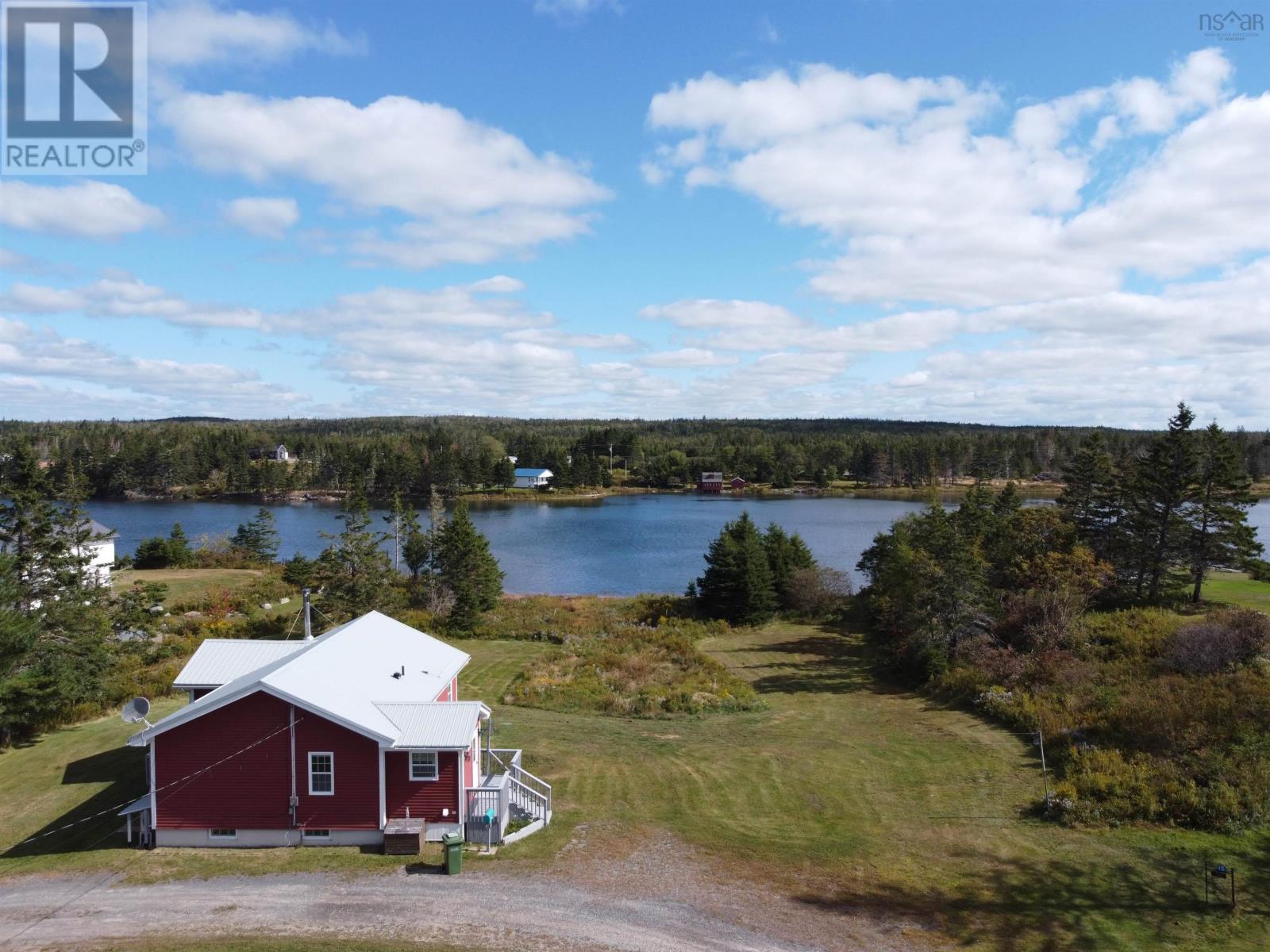 For sale 40 Ferry Road, Moser River, Nova Scotia B0J2K0 202409403 REALTOR.ca