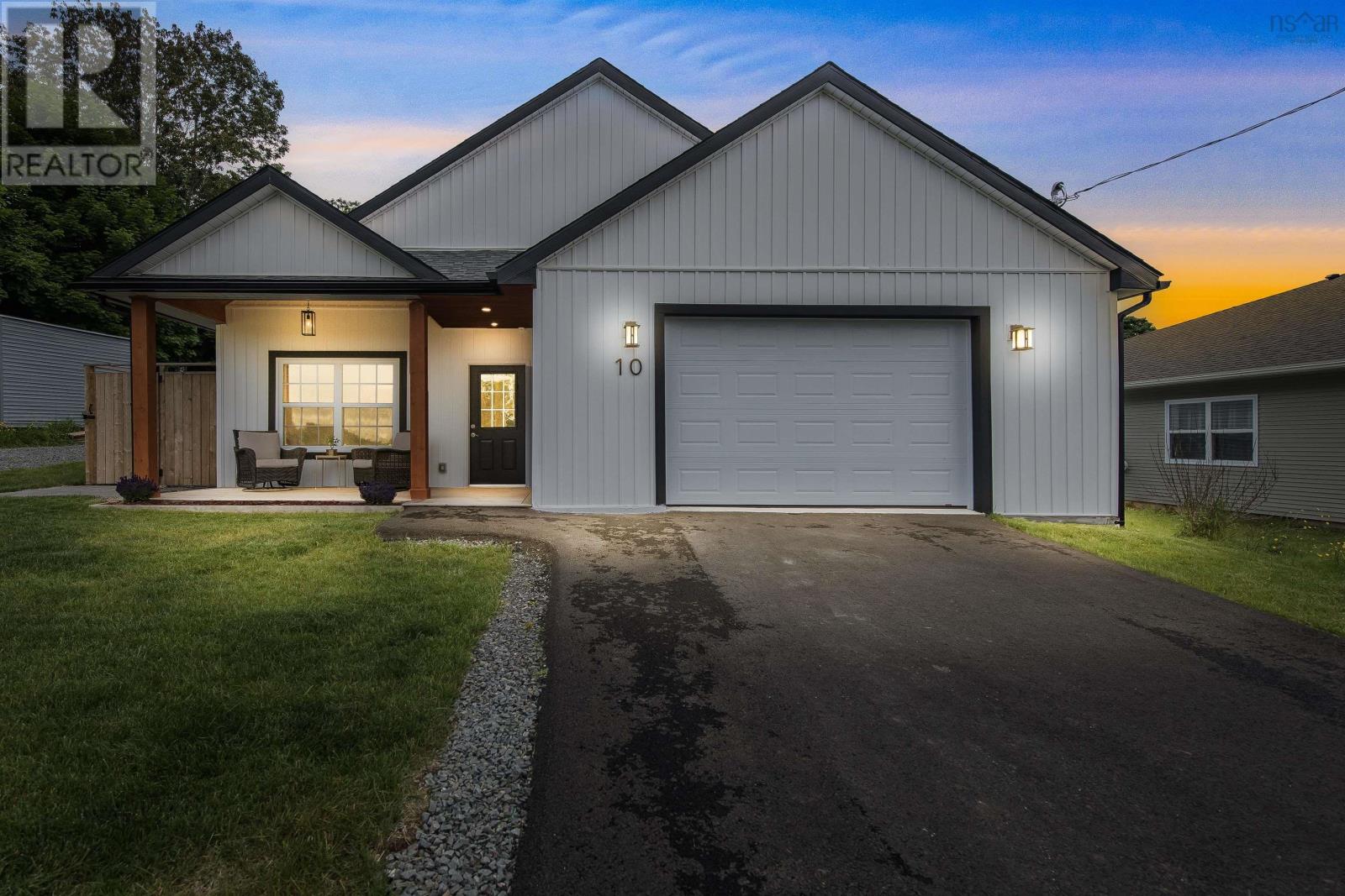 For sale 10 McCully Crescent, Hantsport, Nova Scotia B0P1P0