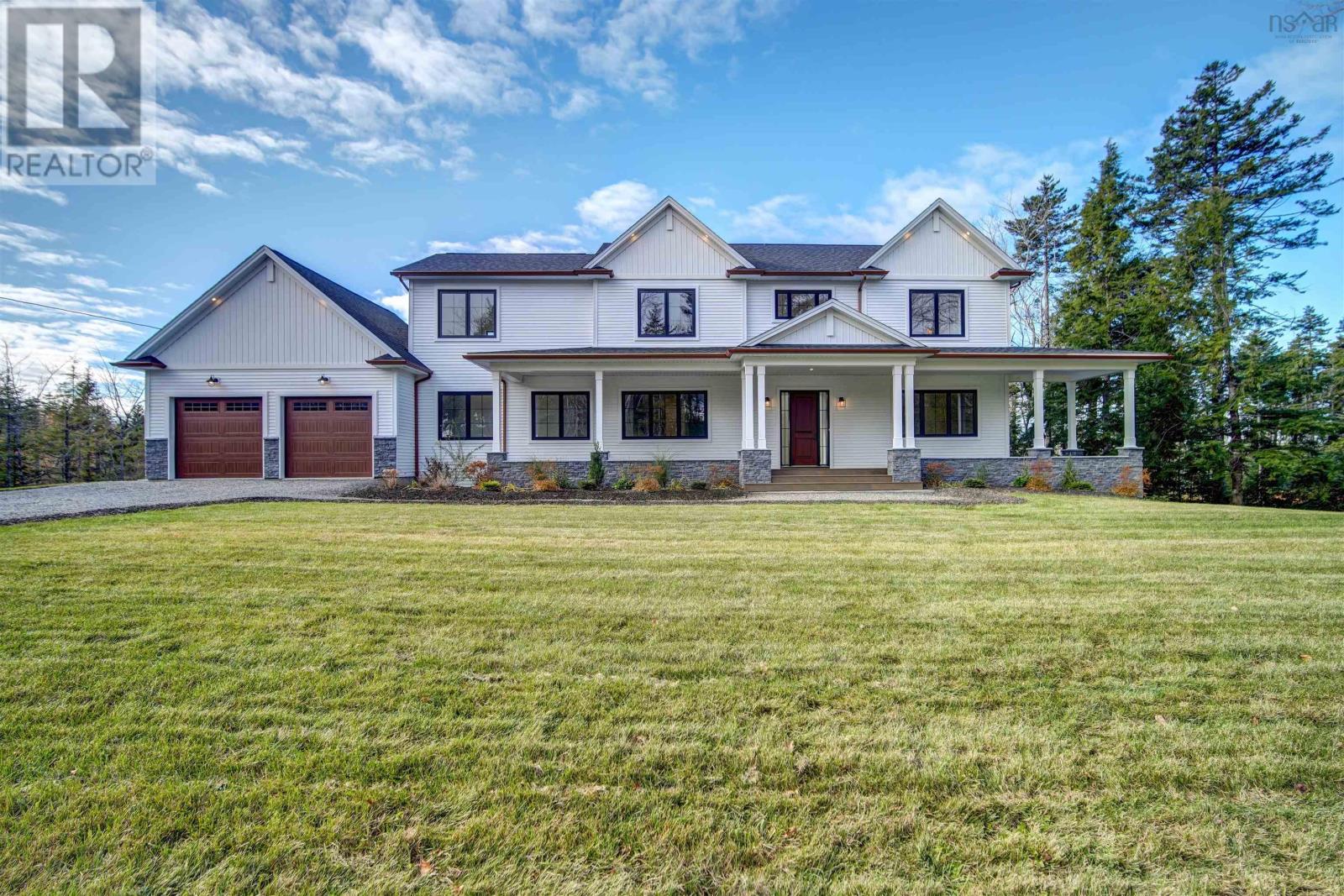 For sale: 590 McCabe Lake Drive, Middle Sackville, Nova Scotia B4E0N6 ...