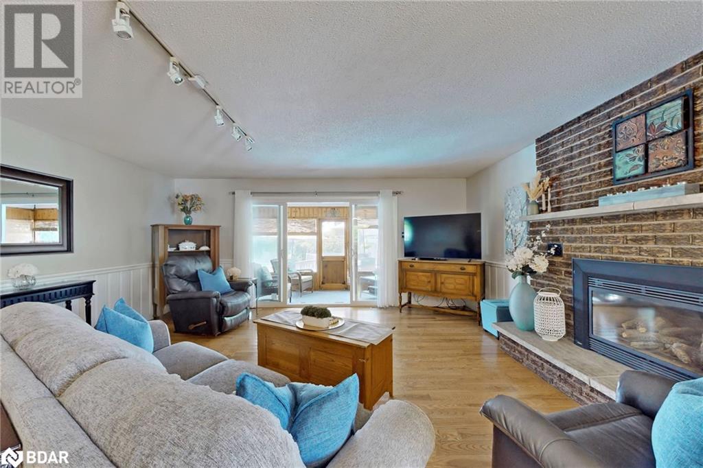 À vendre 121 QUEEN STREET Street, Fenelon Falls, Ontario K0M1N0