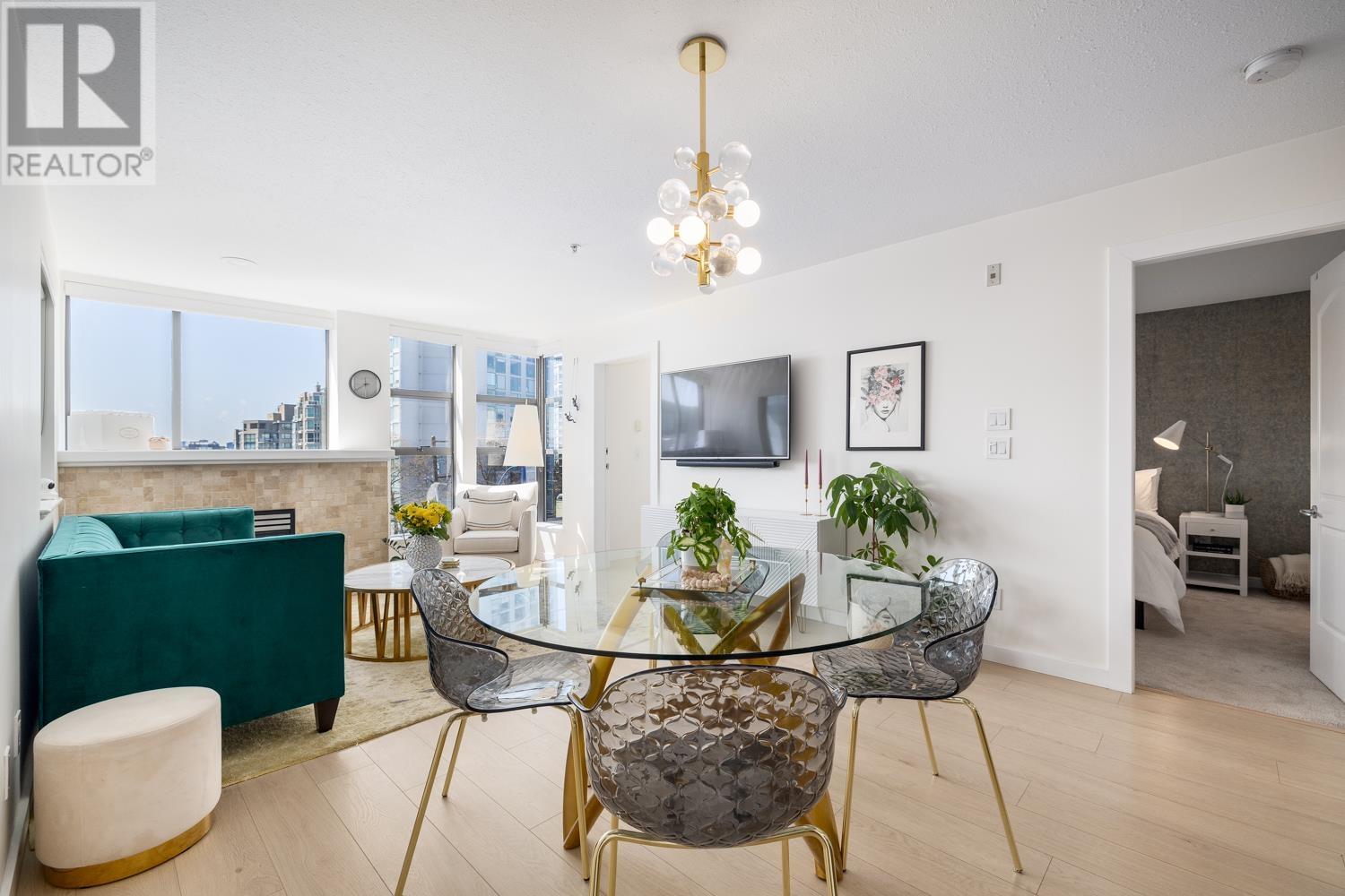 For sale 304 305 LONSDALE AVENUE, North Vancouver, British Columbia