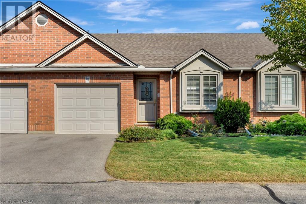 For sale 15 COBDEN Court Unit 19, Brantford, Ontario N3R8B7