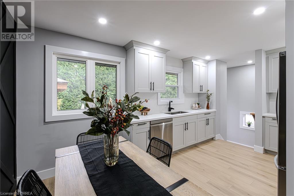 À vendre 31 VARADI Avenue, Brantford, Ontario N3R3N2 40647998