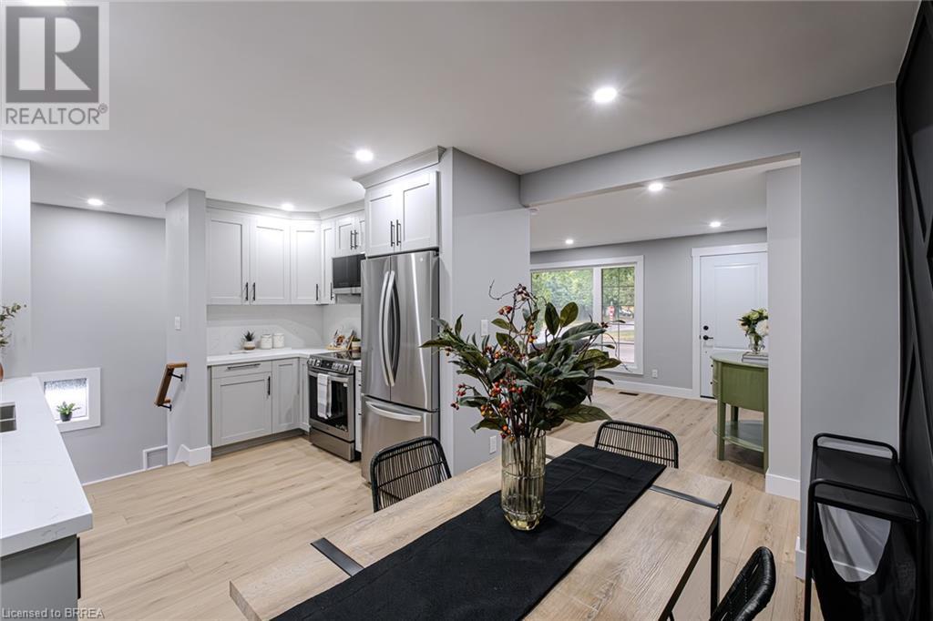 À vendre 31 VARADI Avenue, Brantford, Ontario N3R3N2 40647998