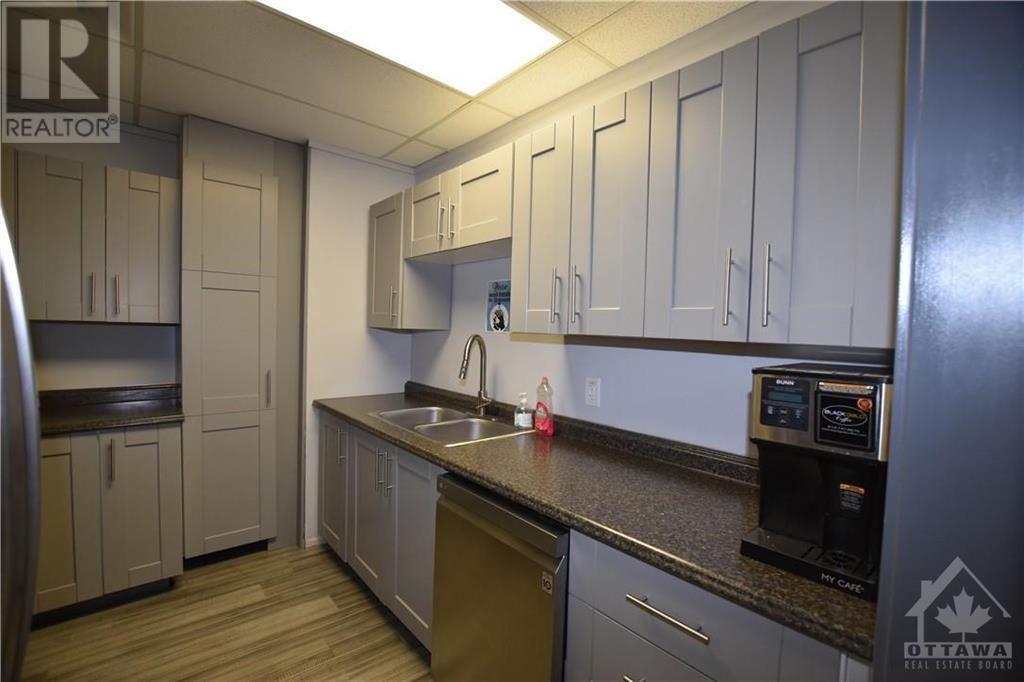 À louer 1600 LAPERRIERE AVENUE UNIT200B, Ottawa, Ontario K1Z1B7