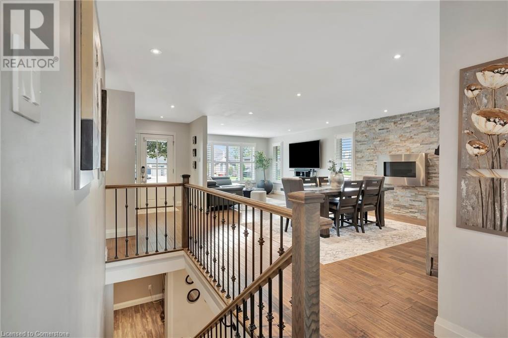 For sale 240 PARKSIDE Drive, Waterdown, Ontario L8B0Y7 40653043