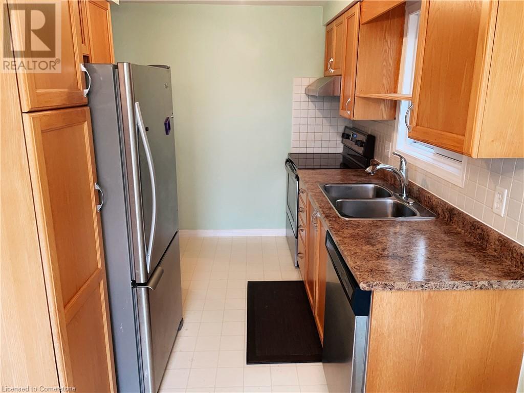 For rent 53 ACTIVA Avenue, Kitchener, Ontario N2E3R3 40660475