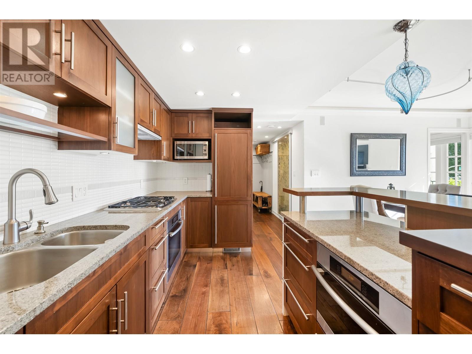 For sale 105 1311 BEACH AVENUE, Vancouver, British Columbia V6E1V6