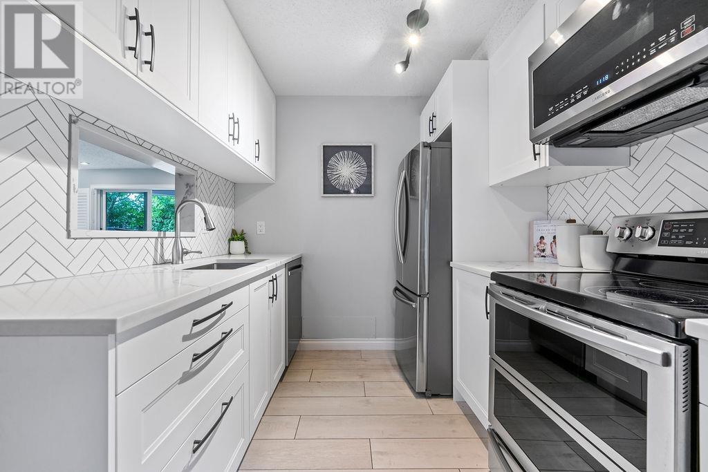 For sale 104 1345 W 4TH AVENUE, Vancouver, British Columbia V6H3Y8