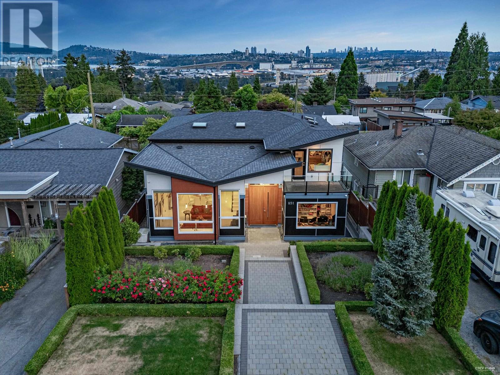 For sale 851 WHITCHURCH STREET, North Vancouver, British Columbia