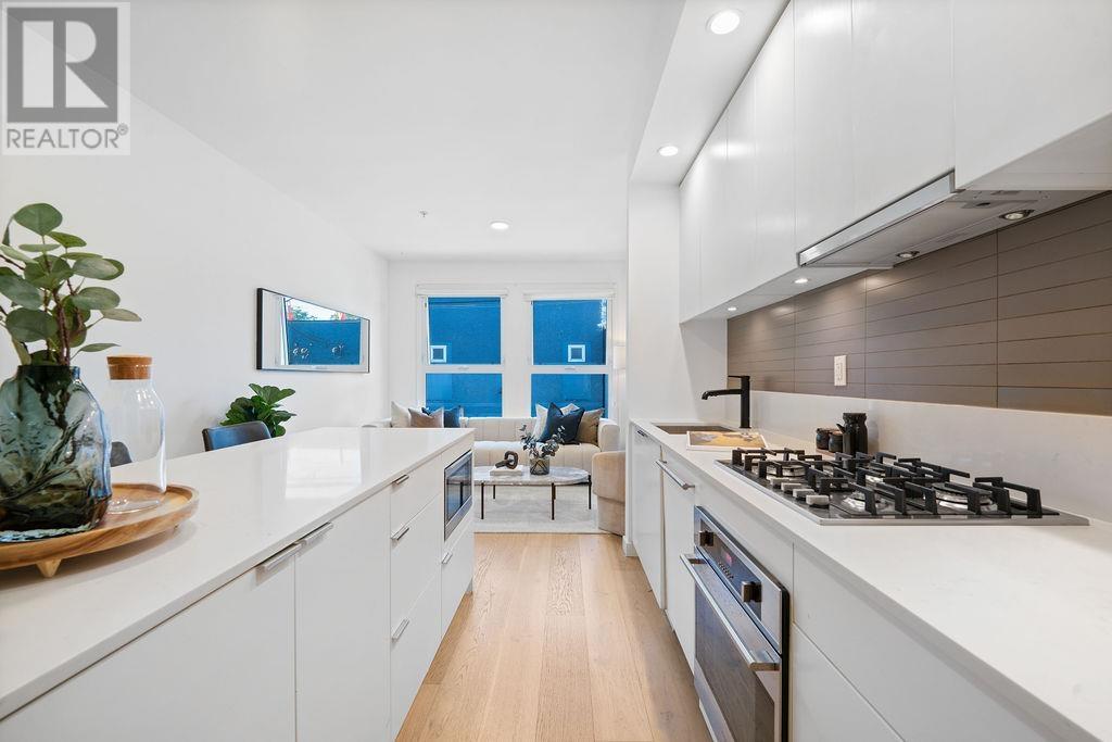 For sale 212 626 ALEXANDER STREET, Vancouver, British Columbia V6A1C9