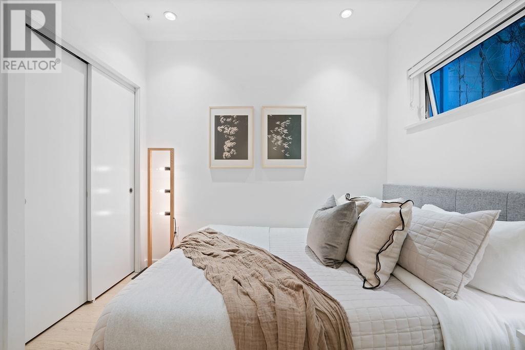 For sale 212 626 ALEXANDER STREET, Vancouver, British Columbia V6A1C9