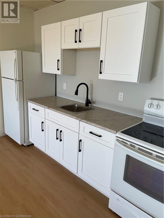 À louer 2315 LAKESHORE Road W Unit 1, Oakville, Ontario L6L1H2