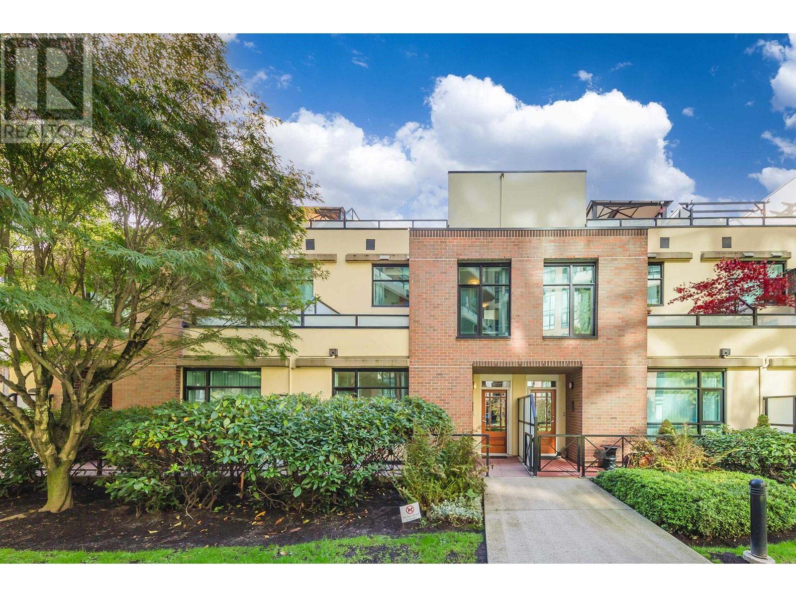 For sale 118 8 RENAISSANCE SQUARE, New Westminster, British Columbia