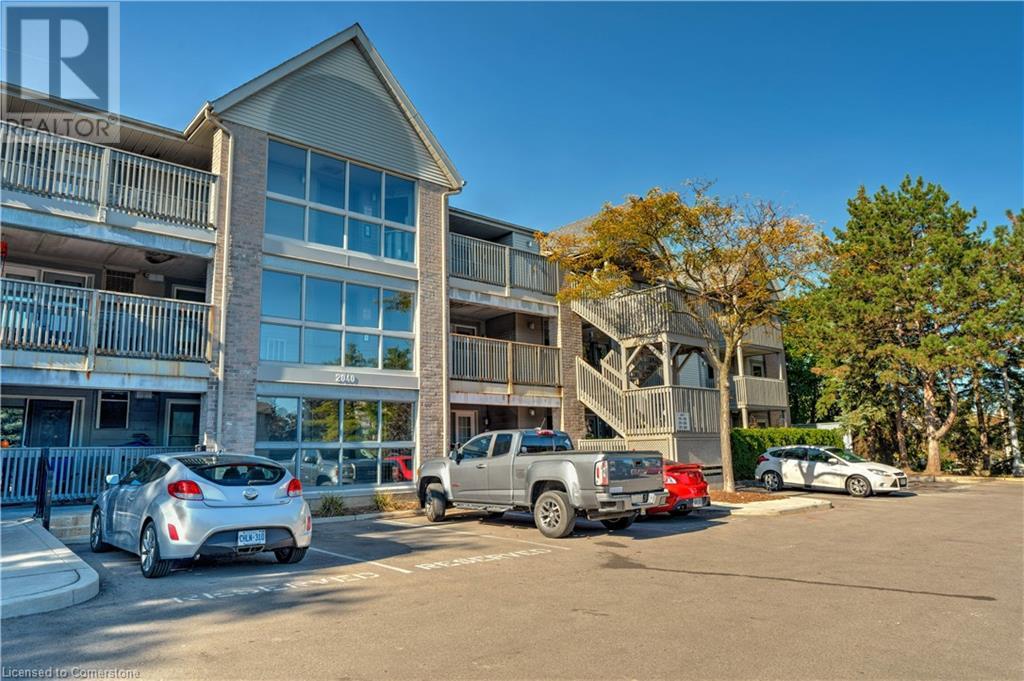 For sale 2040 CLEAVER Avenue Unit 104, Burlington, Ontario L7M4C4