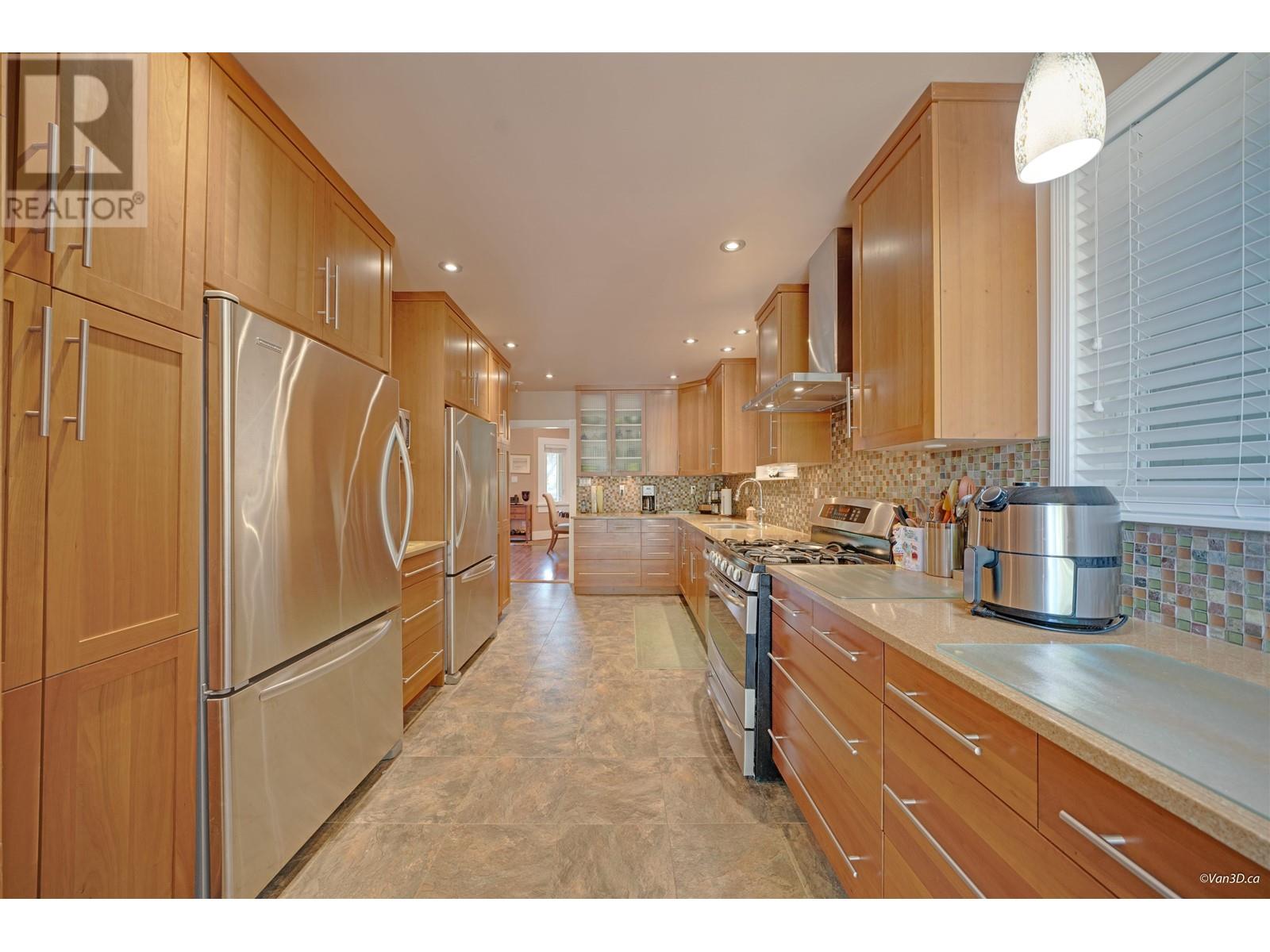 For sale 2537 TRINITY STREET, Vancouver, British Columbia V5K1E3