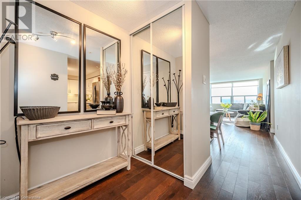 For sale 55 GREEN VALLEY Drive Unit 1006, Kitchener, Ontario N2P1Z6